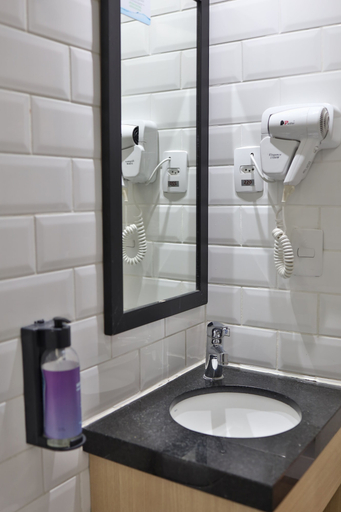 Bathroom 3, Ramada Encore Centro (Tiradentes), São Paulo