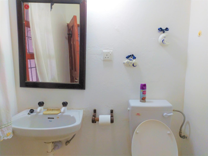 Bathroom 2, Karibuni Jeds Villas 85 & 86, Magarini
