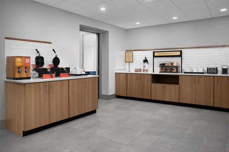 Food & Drinks 5, Hampton Inn & Suites Tupelo/Barnes Crossing, Lee
