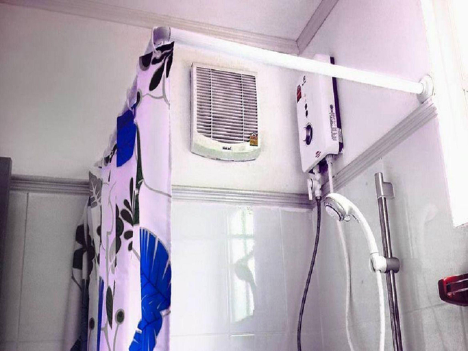Bathroom 3, Bann Yang Tree Homestay at Pakchong, Pak Chong