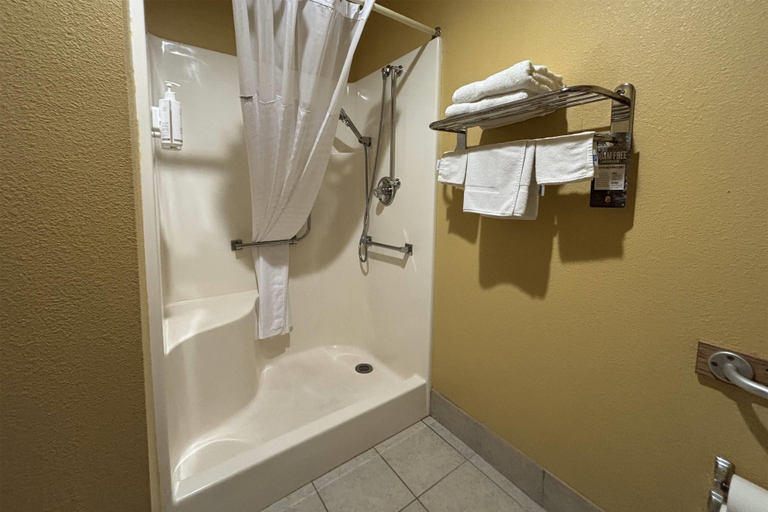 Bathroom 4, Super 8 by Wyndham Staunton, Macoupin