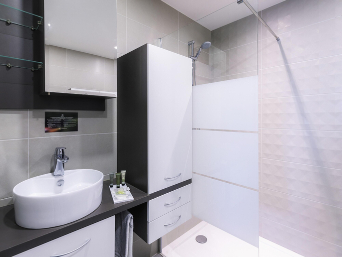 Bathroom 5, Aparthotel Adagio Bâle Mulhouse Aéroport, Haut-Rhin
