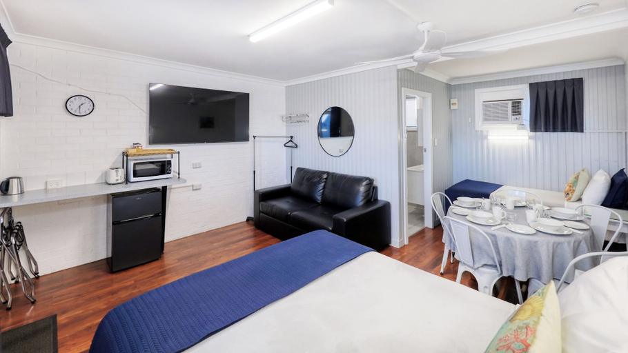Bedroom 3, Almare Tourist Motel, Ballina