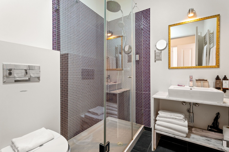Bathroom 4, Tesouro da Baixa by Shiadu, Lisbon