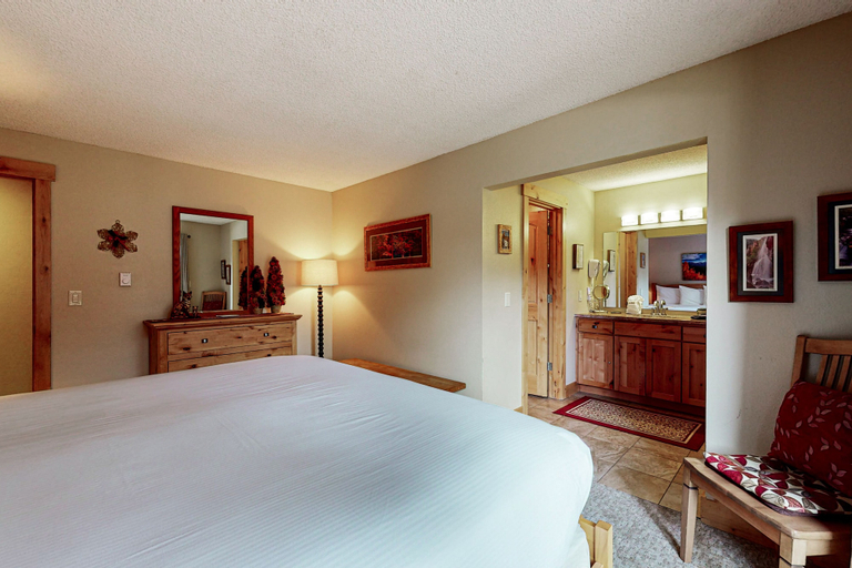 Bedroom 3, Pine Ridge Condominiums, Summit