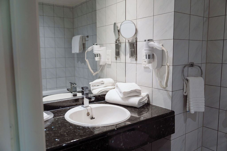 Bathroom 5, Park Hotel Brussels, Bruxelles