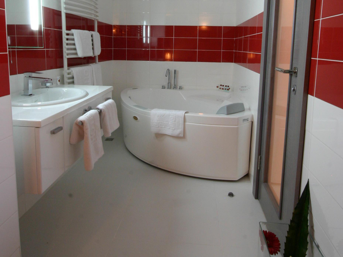 Bathroom 3, Garni Hotel Leopold, Novi Sad