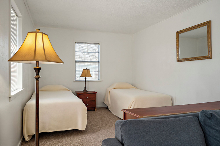 Bedroom 2, Petit Cowboy, Comal