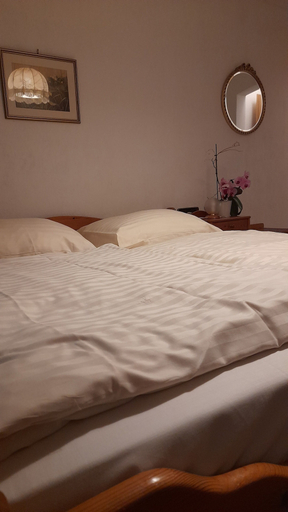 Bedroom 3, Haus Barnabas im Engel - Gasthaus Engel, Lörrach