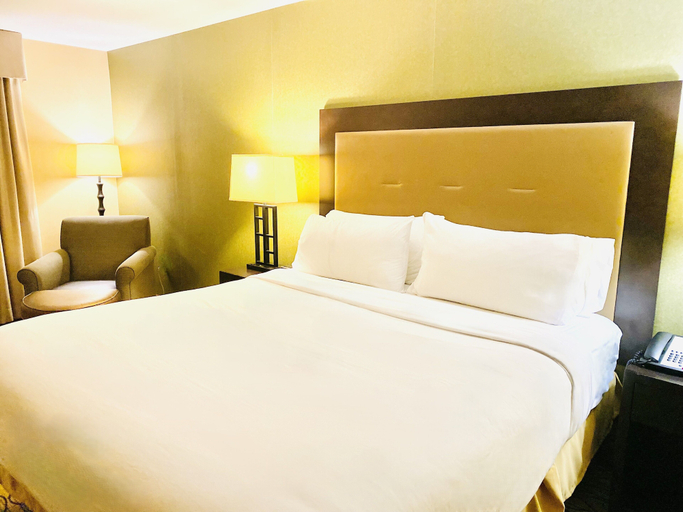 Bedroom 3, Wingate by Wyndham Fort Saskatchewan, Division No. 11