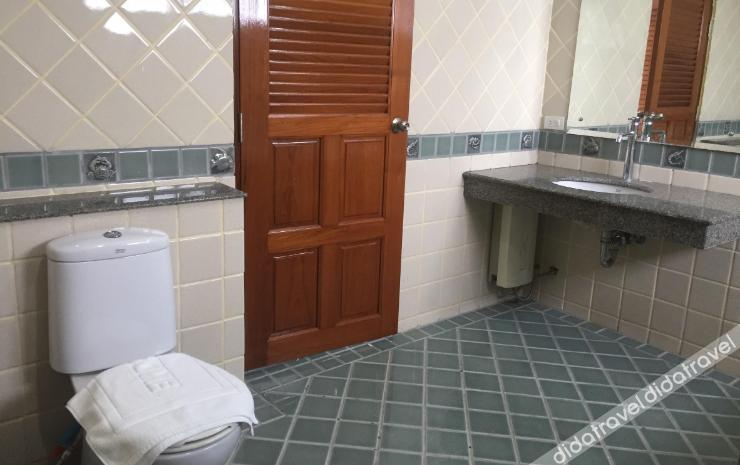 Bathroom 4, ViSH Coco Gallery Hotel, Khanom