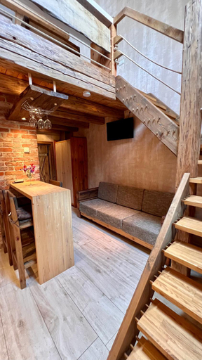 Others 2, Kapteinis Akis apartamenti, Liepaja