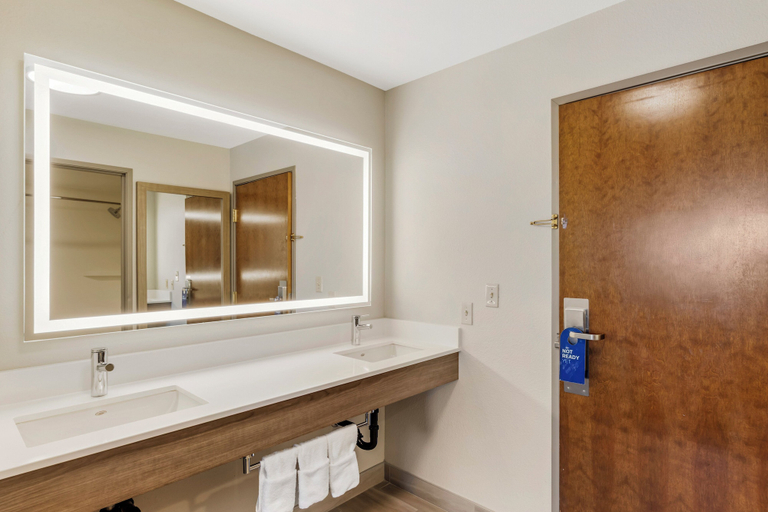 Bathroom 5, Holiday Inn Express FALLON by IHG, Churchill