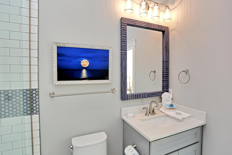 Bathroom 4, Hesed Beach Cottage, Bay