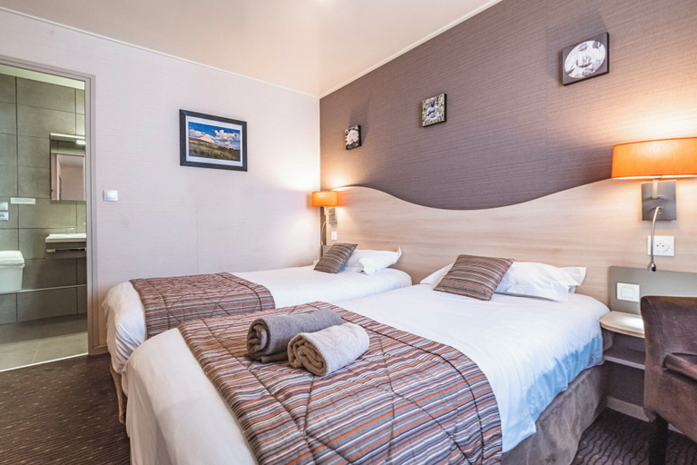 Bedroom 4, Logis Hôtel Au Tambour, Marne