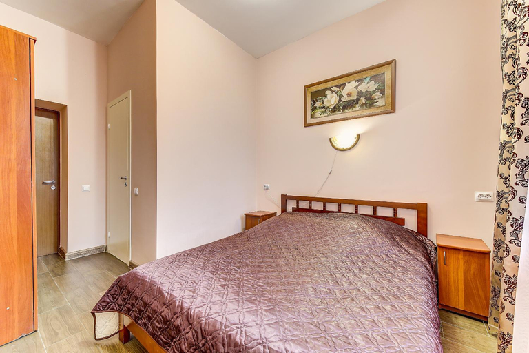 Others 4, Pravy bereg Inn, Sankt-Peterburg gorsovet
