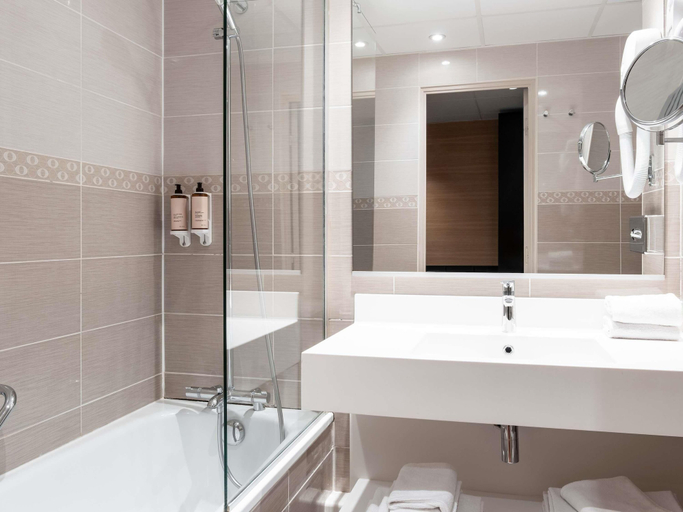 Bathroom 4, Hôtel Mercure Rouen Centre Champ-de-Mars, Seine-Maritime