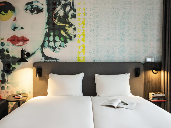 Bedroom 4, ibis Styles Delft City Centre, Delft