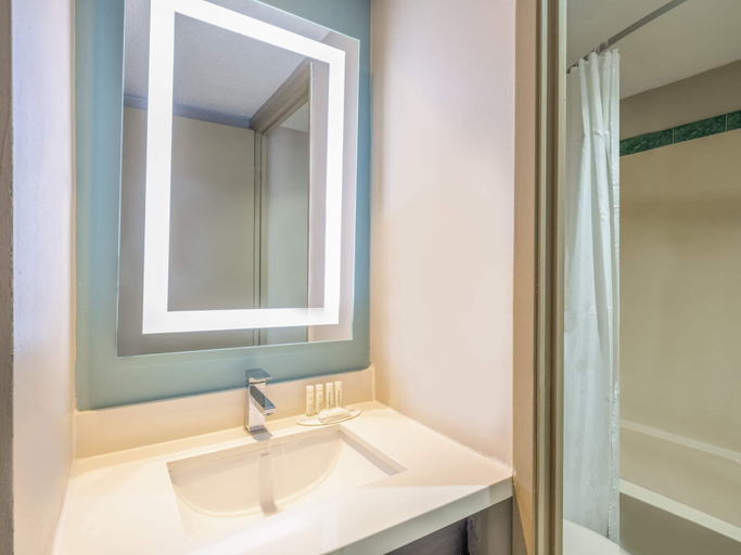 Bathroom 4, Super 8 by Wyndham Toronto East ON, Toronto