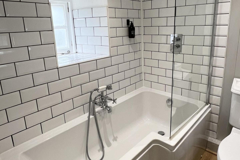 Bathroom, 2 Bedroom Cottage - Sleeps 4 - Wifi, Fireplace, Dorset