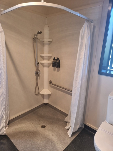 Bathroom 3, Broadway Motel, Marlborough