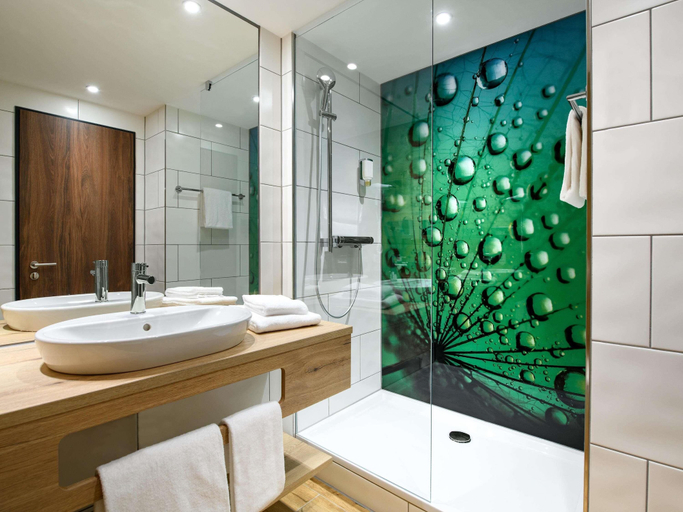 Bathroom 4, ibis Styles Aschaffenburg, Aschaffenburg