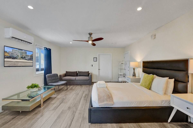 Room 4, Eden by the Beach, Broward