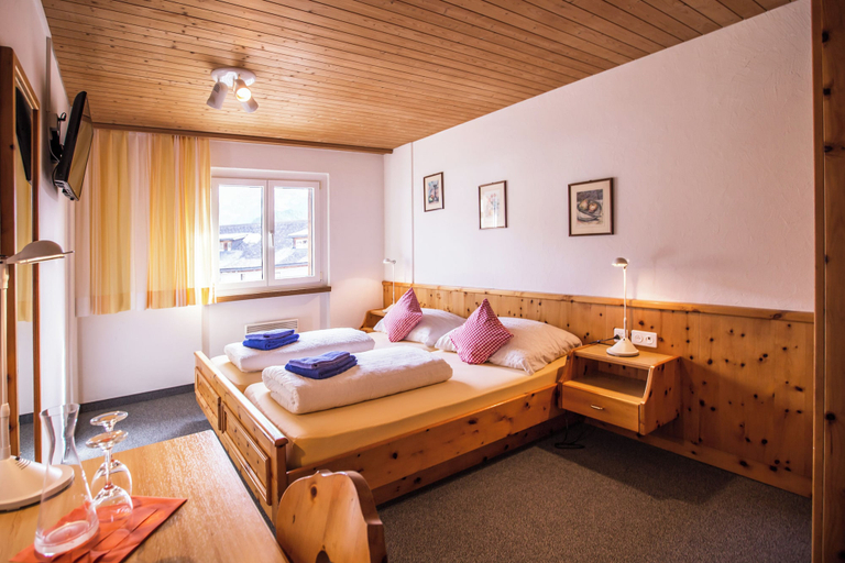 Room 2, Chalamandrin Hotel und Restaurant, Inn