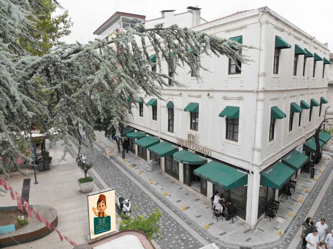 Exterior & Views