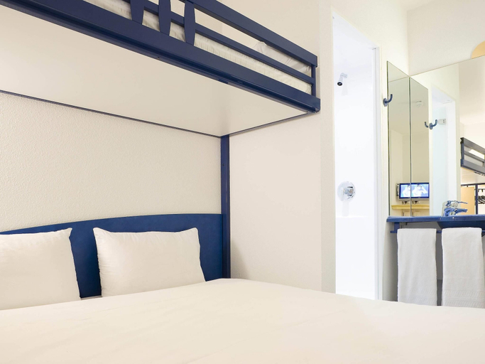 Bedroom 4, ibis budget Krefeld Messe Duesseldorf, Krefeld