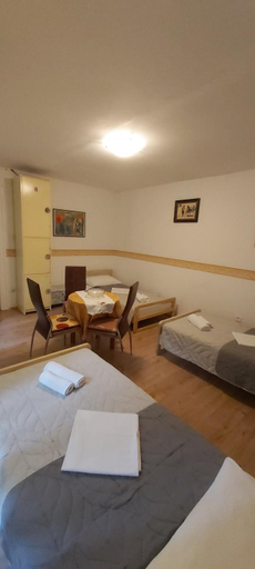 Others 5, Room-IVANN, Split
