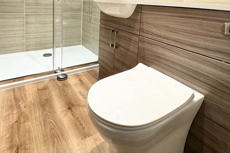 Bathroom, Apartment - Sleeps 2 - Pet Friendly - Parking, Cumbria