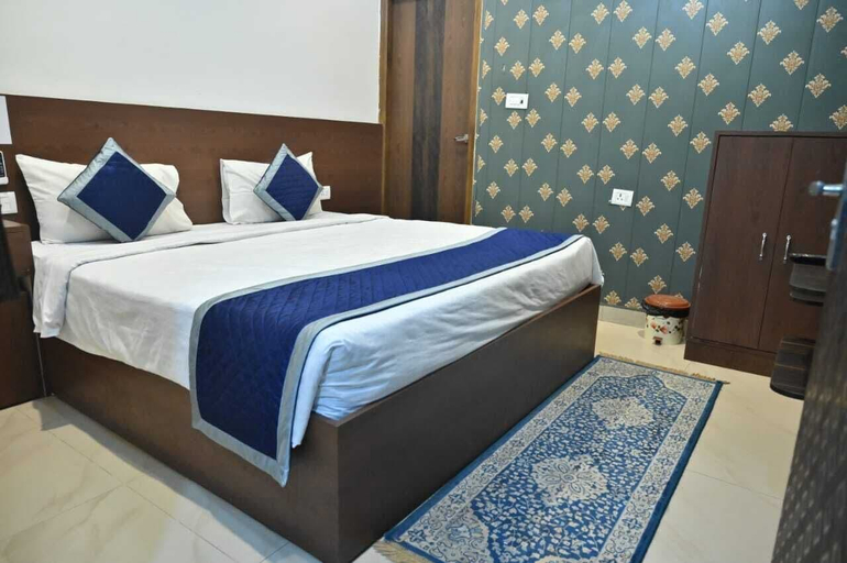 Bedroom 2, Banarasi Kothi, Varanasi