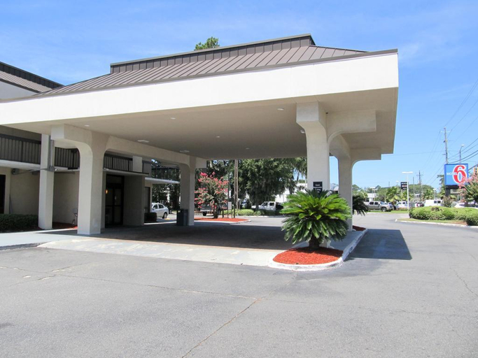 Public Area 2, Motel 6 Savannah, GA - Midtown, Chatham