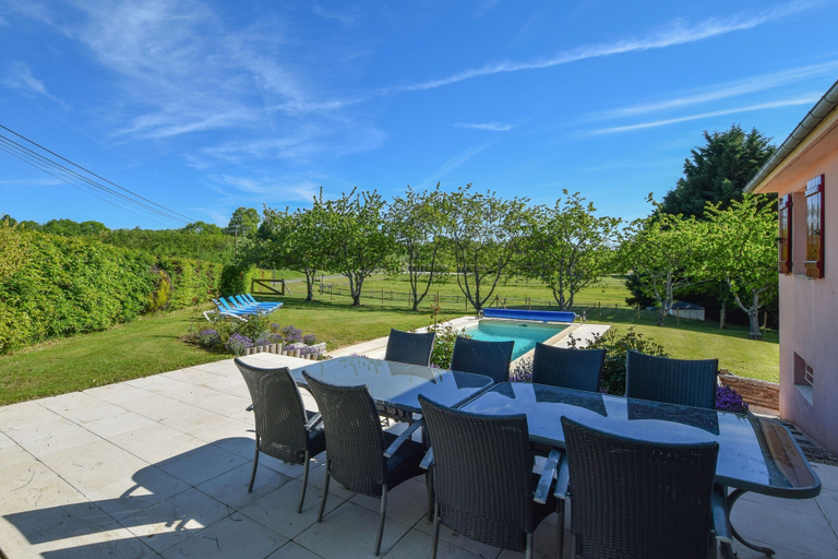 Balcony 5, Elegant Domaine Stay in Dordogne, Dordogne
