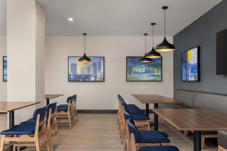 Food & Drinks 5, Hyatt House Mississauga / Airport Corporate Centre, Peel