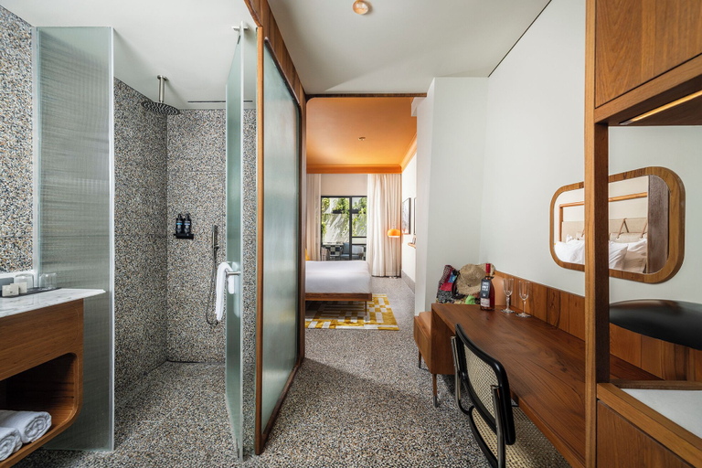 Bathroom 5, Hotel 1935