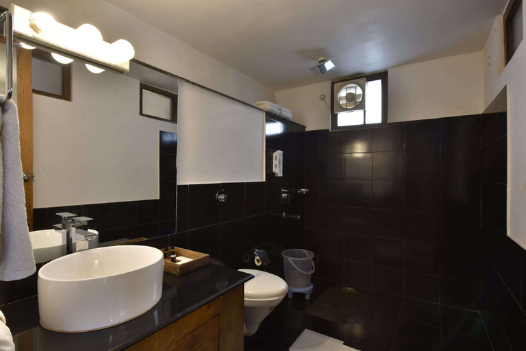 Bathroom 5, Tiaraa Monolith Lake Resort, Nainital