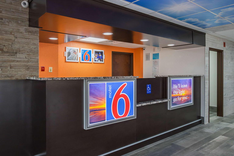 Public Area 2, Motel 6 Savannah, GA - Midtown, Chatham