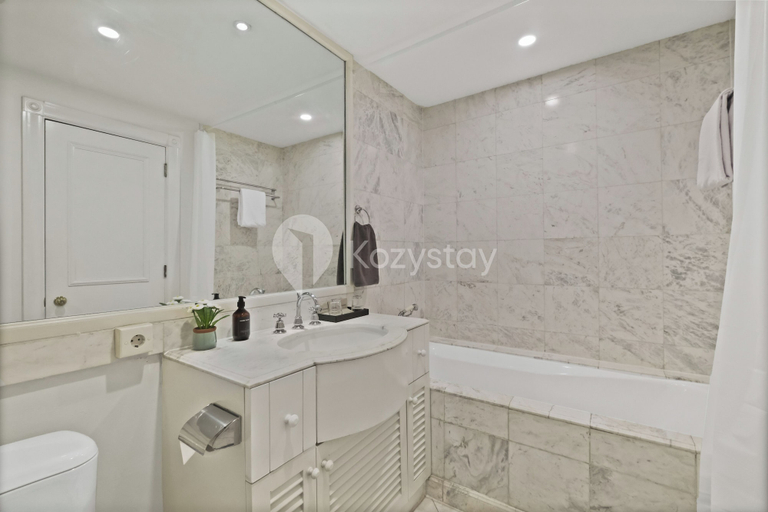 Bathroom 5, Rasamala & Cendana at Menteng by Kozystay, Central Jakarta