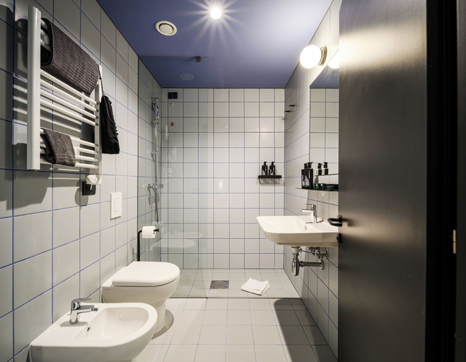 Bathroom 5, CX Modena Crocetta, Modena
