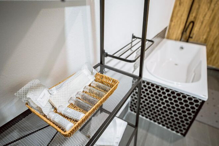 Bathroom 5, Oasis Suites - Pattaya - Huge Modern Apartments, Pattaya