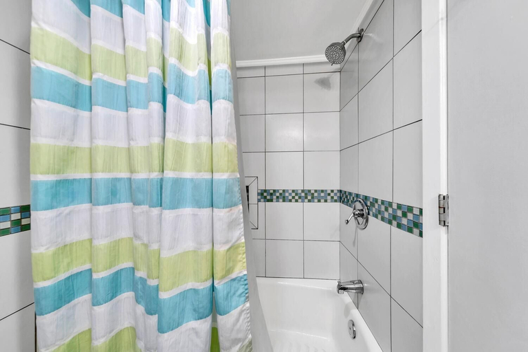 Bathroom 4, Latitude 29 #25, Bay
