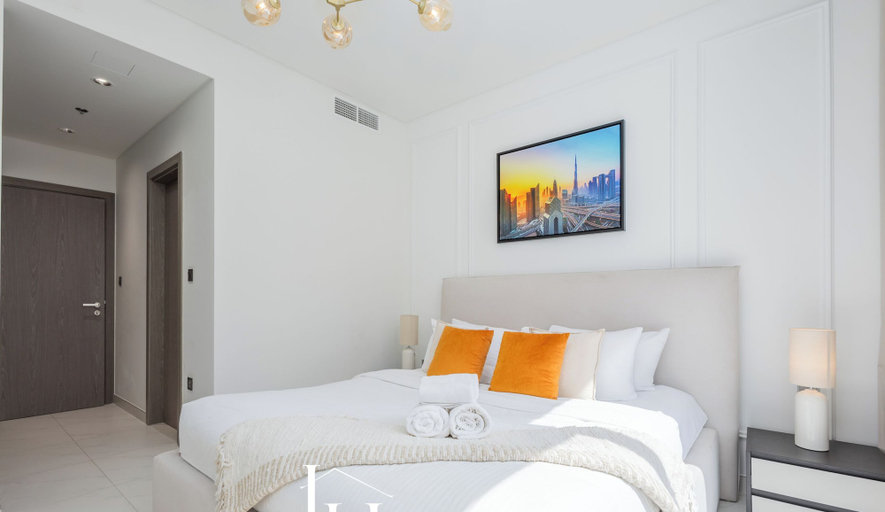 Room 3, LUX | 2BR Lagoon View – District One, 10–15 min Burj Khalifa, Dubai