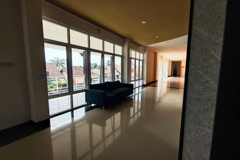 Public Area, Mulyojaten Hotel & Resto, Metro