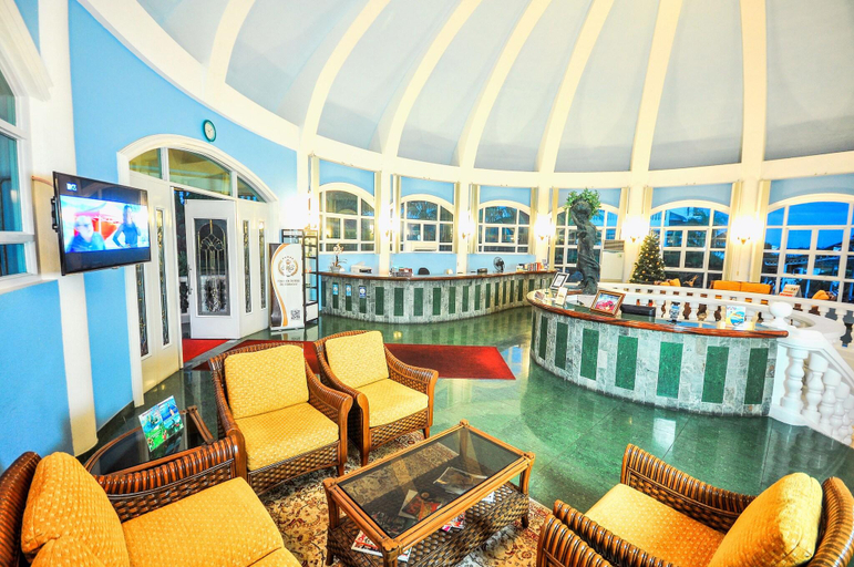 Public Area, Breakfast At Monaco, Malay