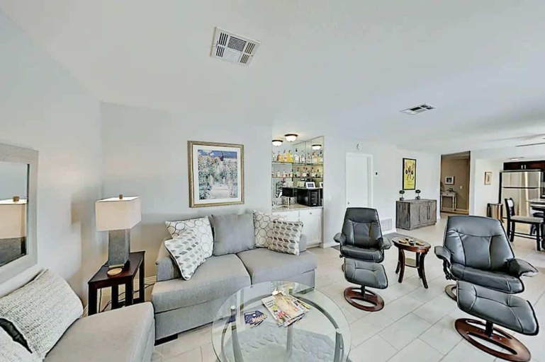 Others 3, Luxe Retreat - Backyard Oasis, Riverside