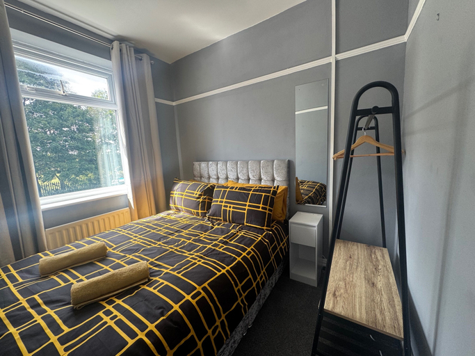 Room 5, Apt-sleeps 6-parking-ideal for Contractors-garden, Newcastle upon Tyne