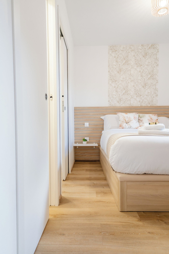 Bedroom 5, Domaine du Vieux Porche, Vienne