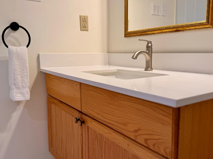 Bathroom 3, Stone Willow Inn, Perth